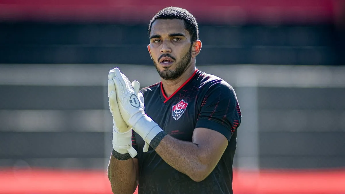 Lucas Arcanjo pelo Vitória