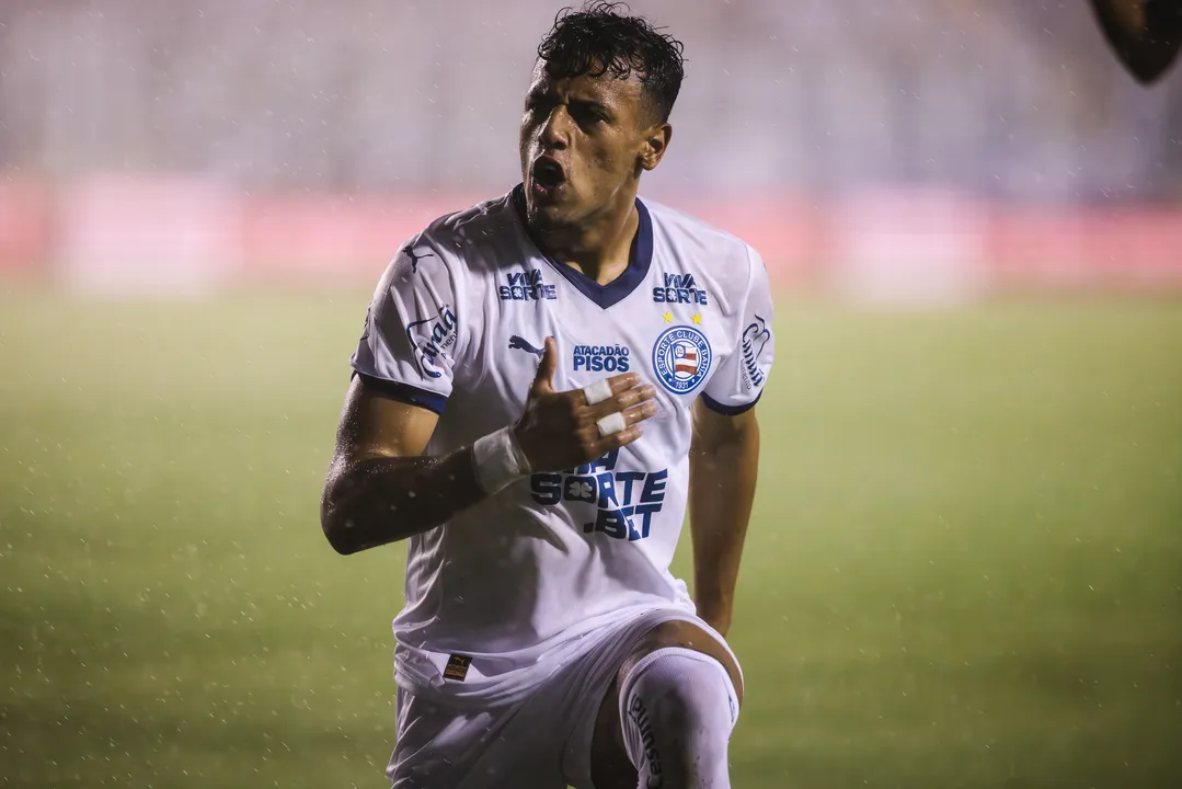 Lucho Rodríguez contra o Confiança pelo Bahia