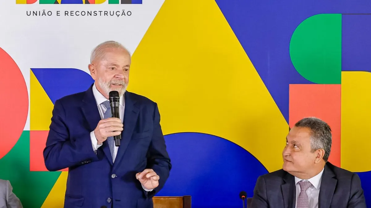 Lula e o ministro Rui Costa (PT), chefe da Casa Civil