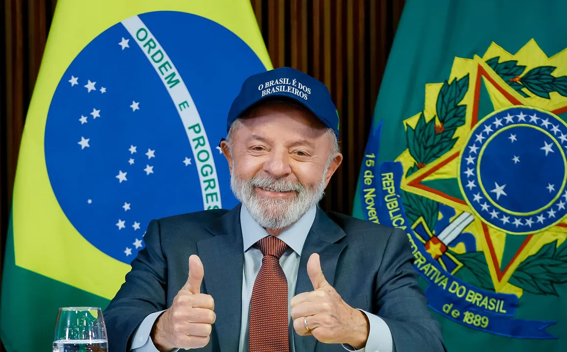 Lula durante reunião ministerial