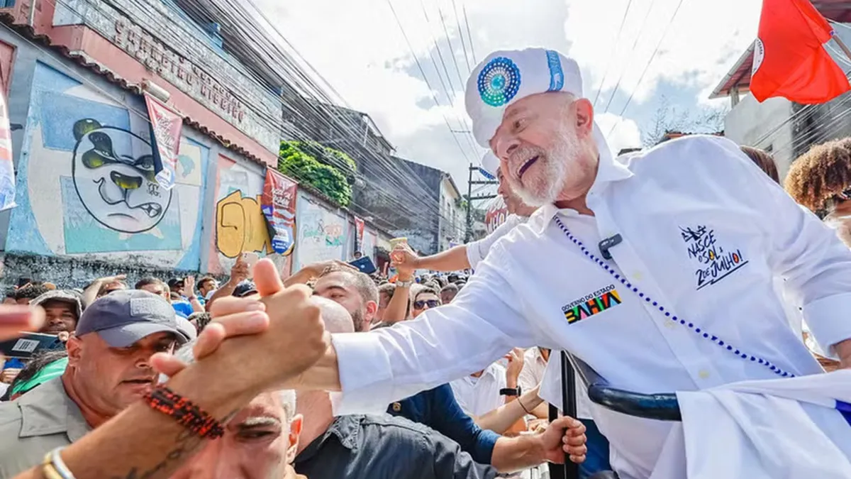 Lula durante cortejo do 2 de Julho
