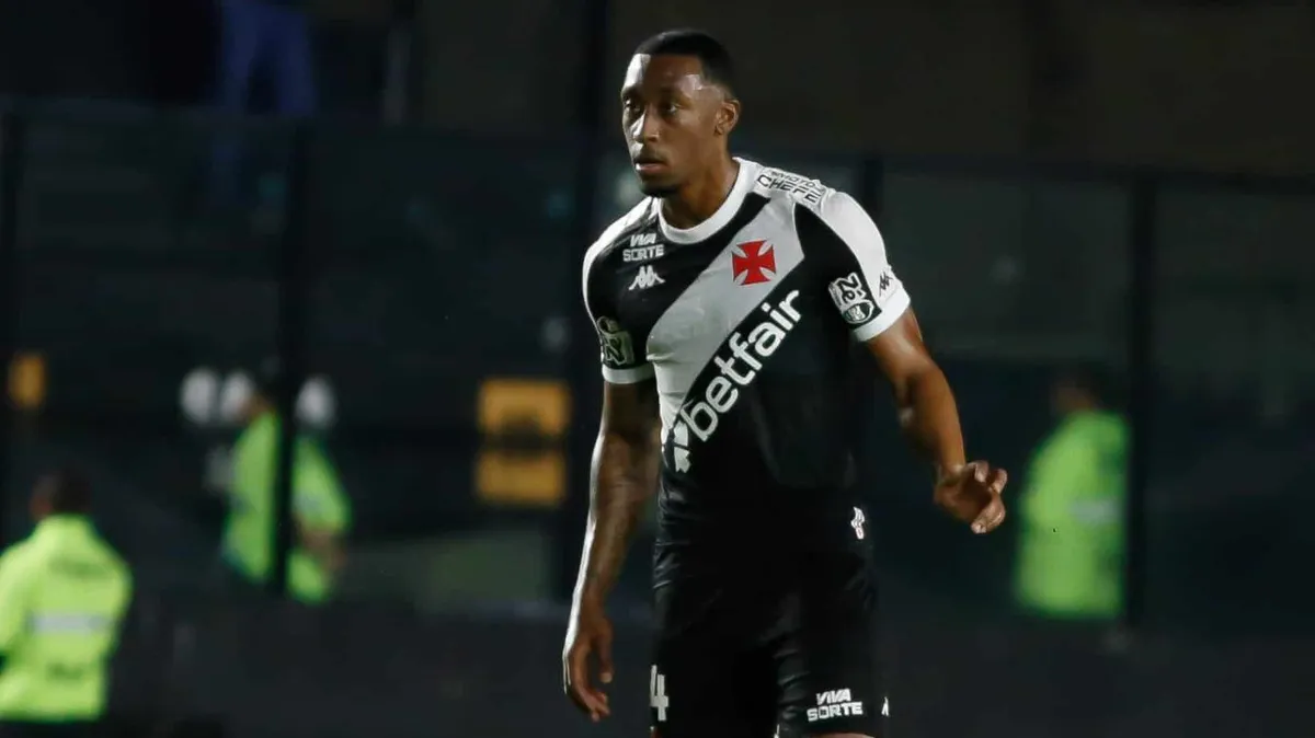 Luiz Gustavo, zagueiro de 19 anos revelado pelo Vasco, desembarcou em Salvador para assinar com o Bahia. Negociação foi fechada por R$ 32 milhões.