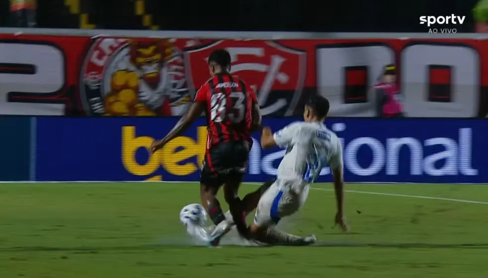 Eduardo esteve envolvido no lance que culminou na lesão de Jamerson