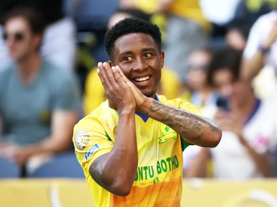 Lucas Ribeiro comemora gol contra o Borussia Dortmund na Copa do Mundo de clubes