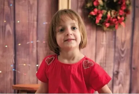 Alice, que era gêmea, completou 4 anos, na segunda-feira, 4 de agosto