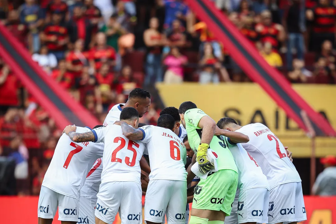 O Bahia empatou com o Sport pela 18ª rodada do Brasileirão, mas contou com tropeços de Bragantino e Botafogo para seguir no G-4