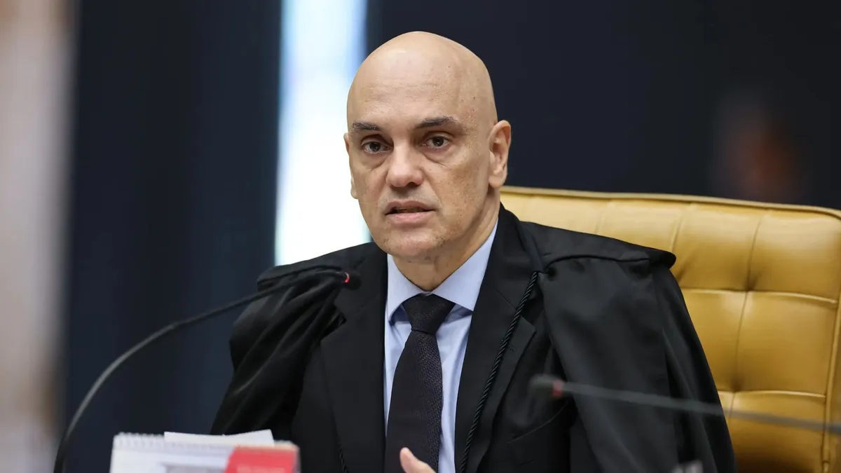 Alexandre de Moraes mantém aumento do IOF