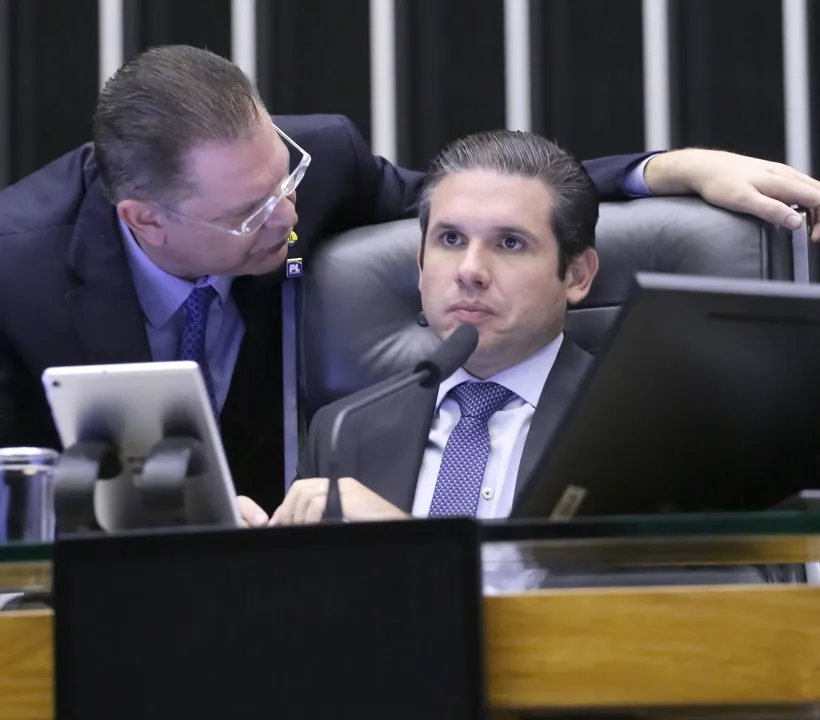 Presidente da Câmara, Hugo Motta, e líder do PL,  Sóstenes Cavalcante