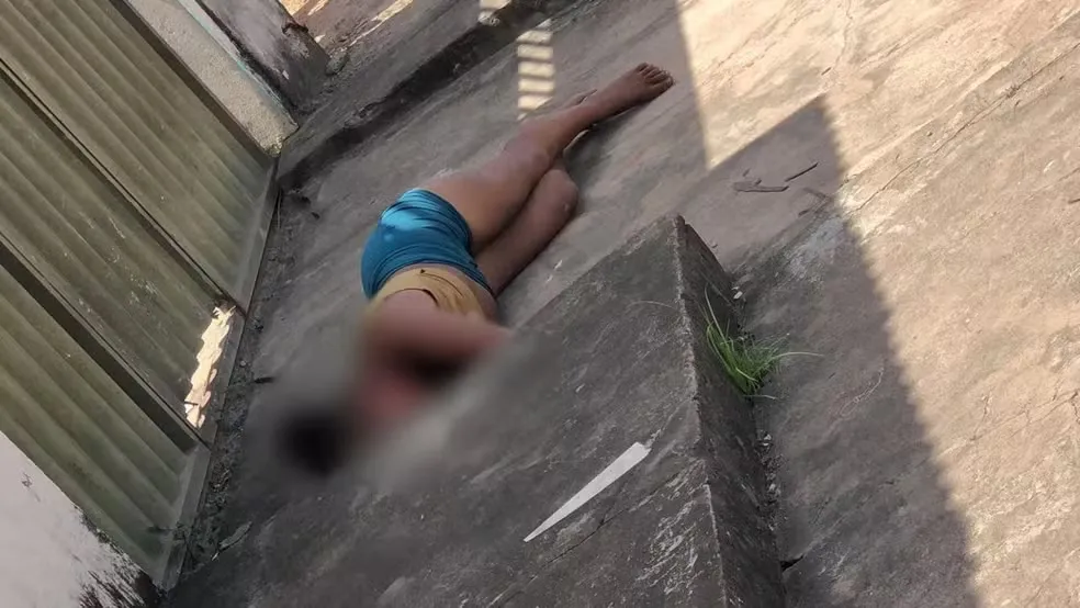 Homem espanca mulher até ela ficar desacordada