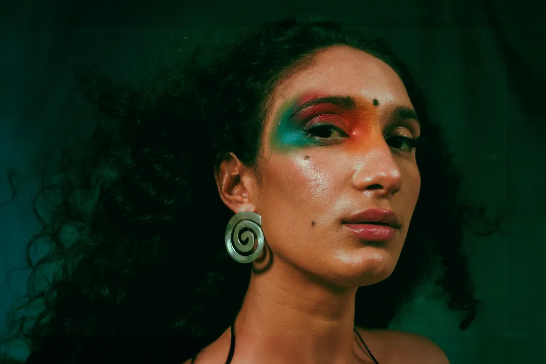 Calu Manhães apresenta show autoral
