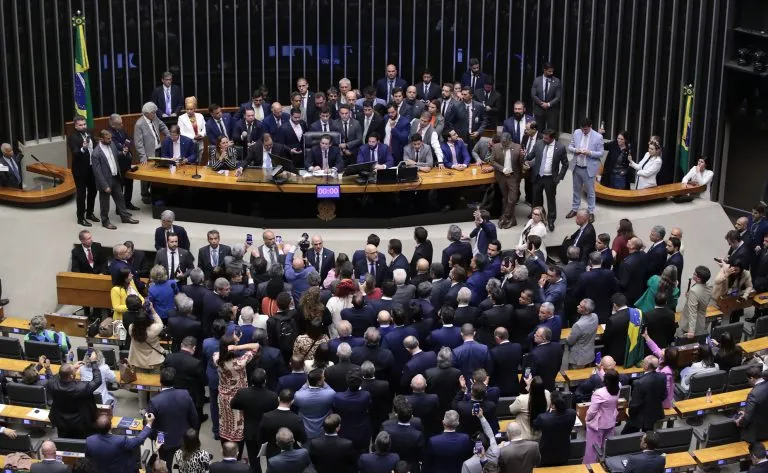 Deputados federais em sessão no Plenário da Câmara