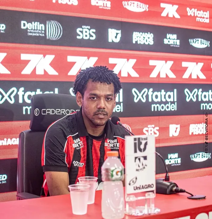 Romarinho já pode estrear com a camisa rubro-negra