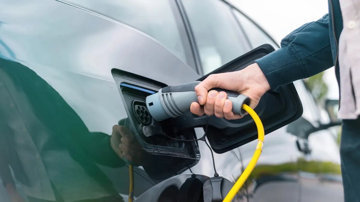 Nova bateria pode acelerar carregamento de carros elétricos
