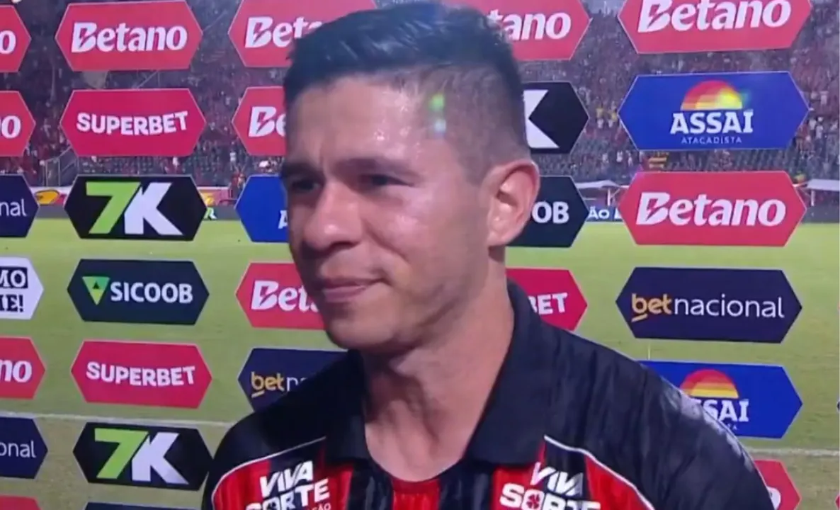 Osvaldo, atacante do Vitória