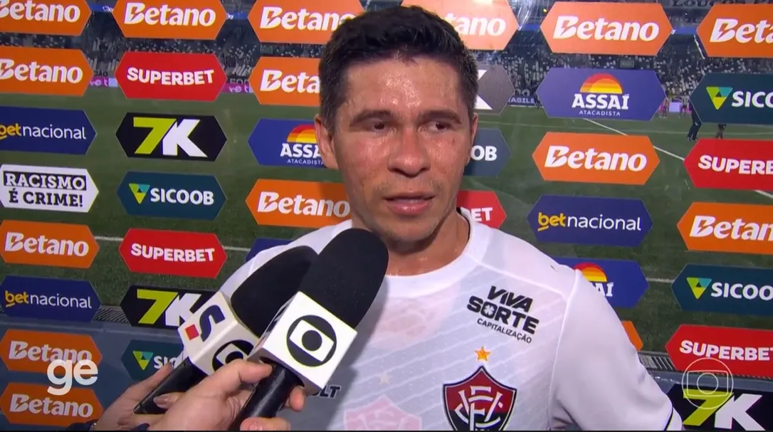 Osvaldo durante entrevista pós jogo