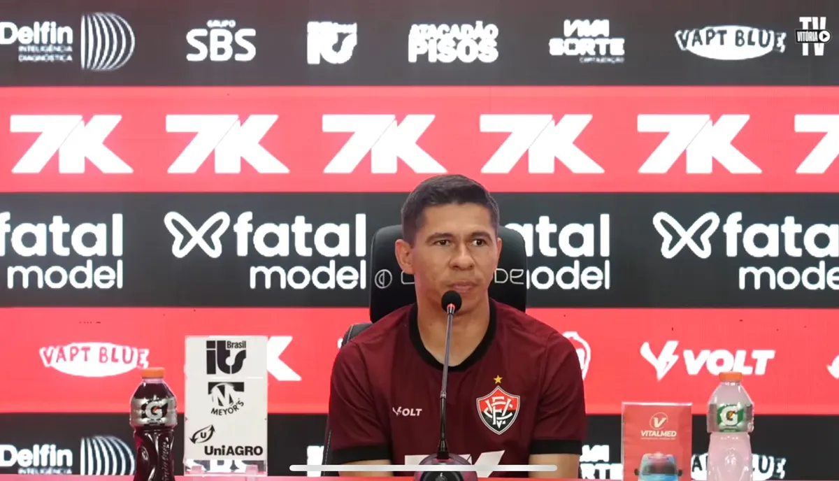 Osvaldo durante entrevista coletiva nesta sexta, 22