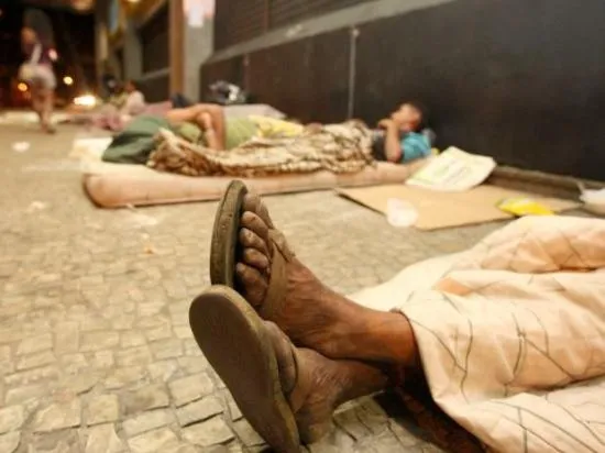 Imagem ilustrativa da imagem PMs são presos acusados de matar morador de rua com tiros de fuzil