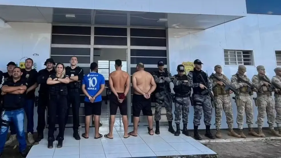 Pai e filhos estavam com mandados de prisão em aberto