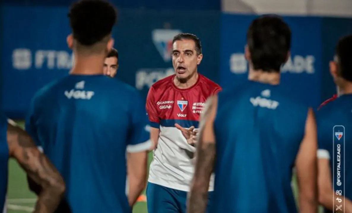 Renato Paiva durante treino no Fortaleza