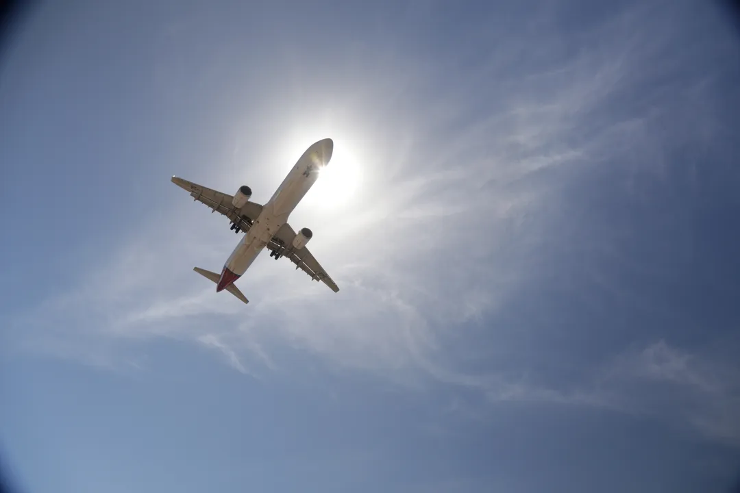 Avião em procedimento de pouso