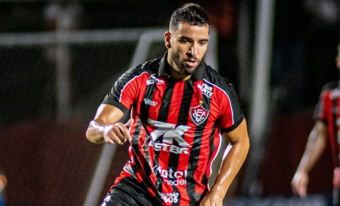 Pepê, volante do Vitória