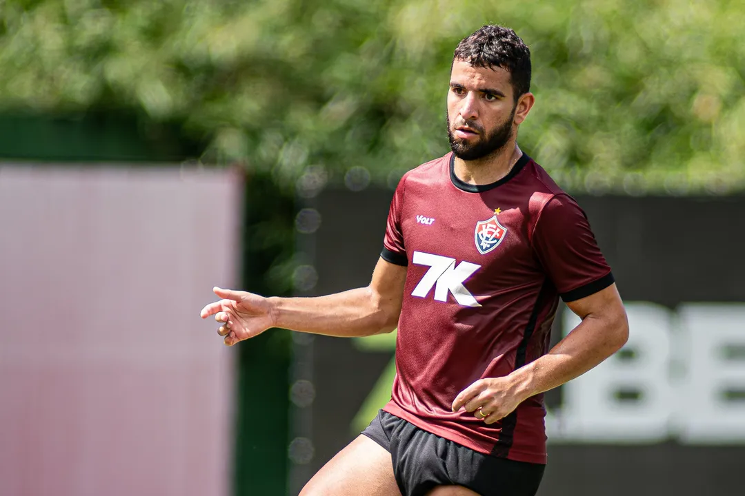 Pepê está liberado para jogar pelo Vitória
