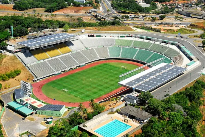 Após quase um ano fechado, o Estádio de Pituaçu reabre para jogos, mas MP-BA impõe reformas e mantém a torcida fora das arquibancadas.