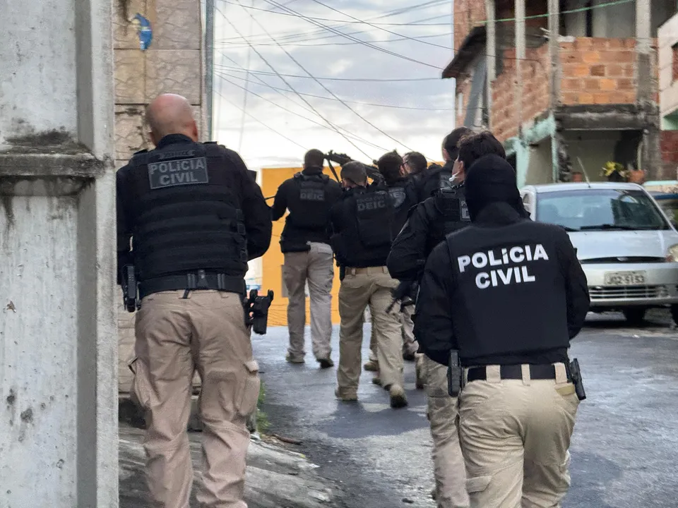 Equipes da Civil cumprindo diligências da Operação Égide