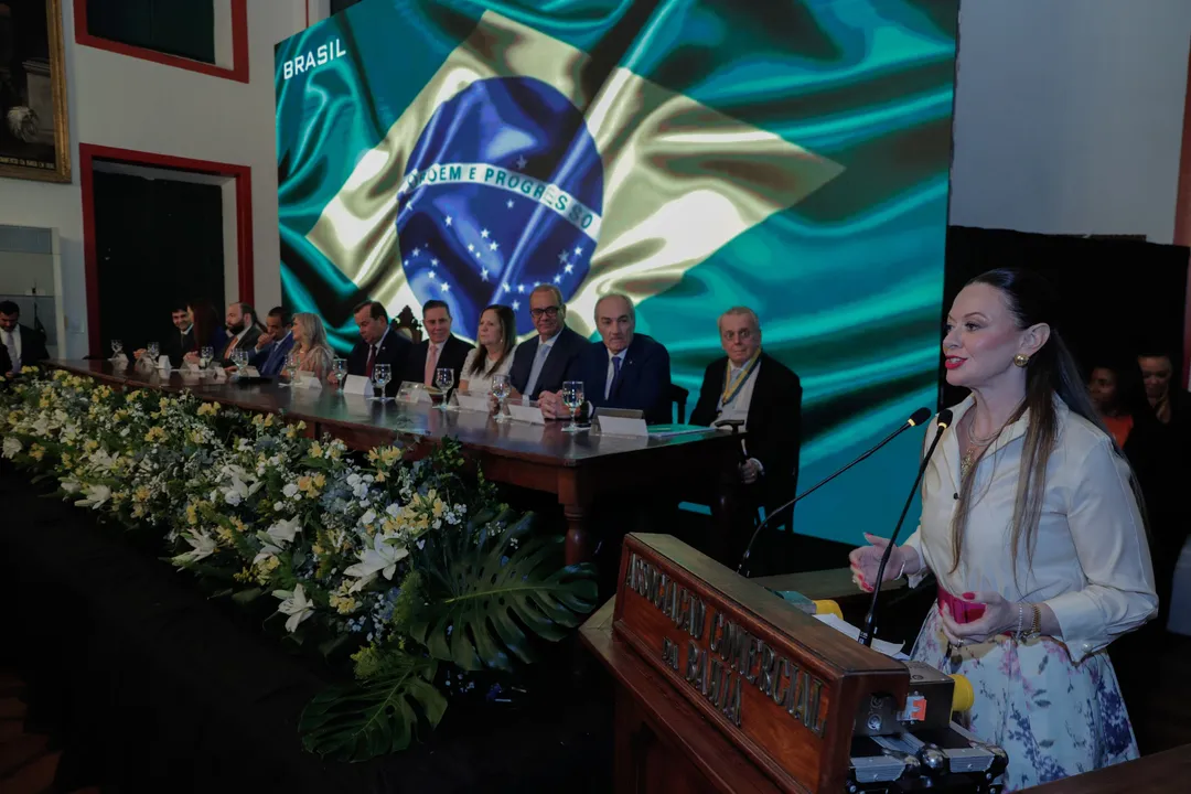 Isabela Suarez tomou posse para o cargo nesta segunda-feira, 28