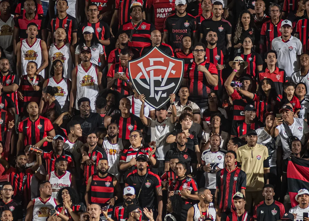 Torcida nas arquibancadas do Barradão