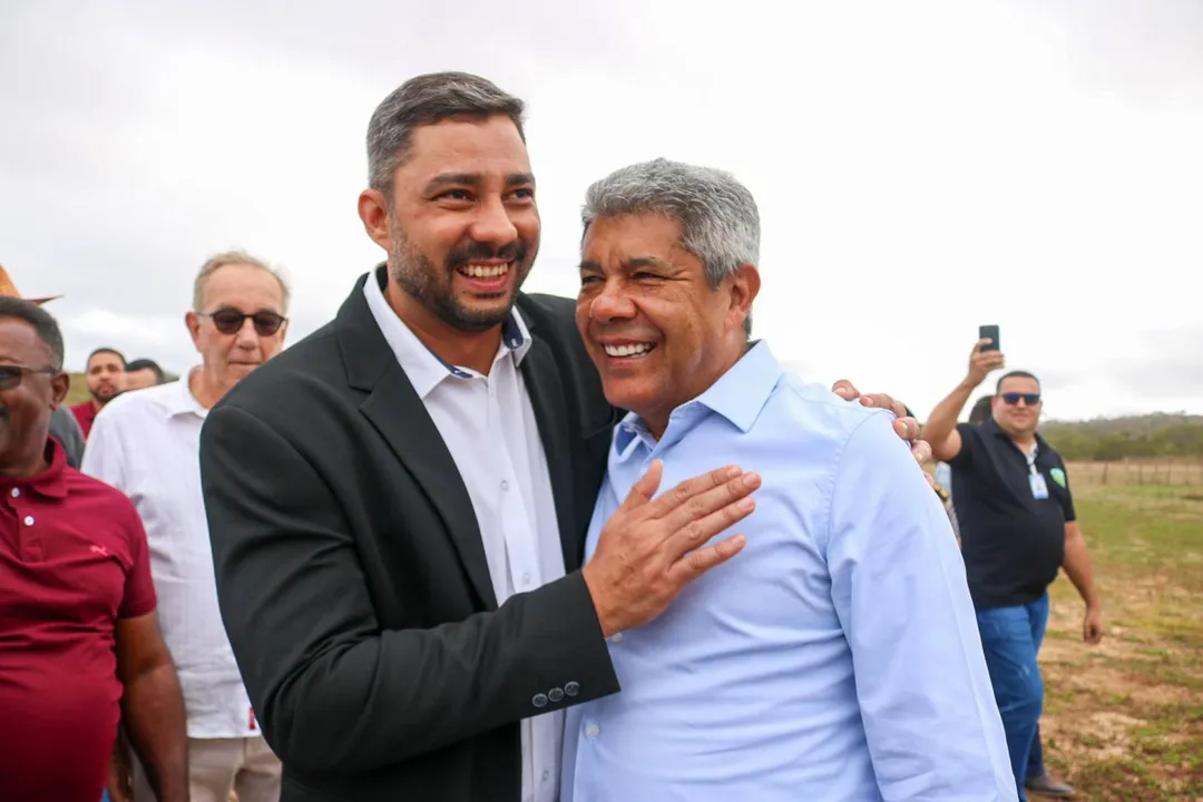 Prefeito de Ibiquera ao lado do governador Jerônimo Rodrigues