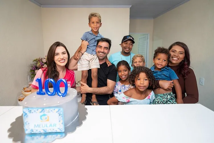 Café da manhã marcou entrega da chave de número 100 do Programa Meu Lar