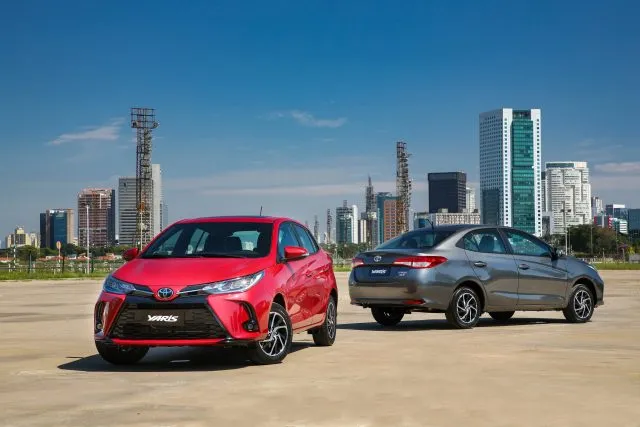 Yaris hatch e sedan são descontinuados no Brasil
