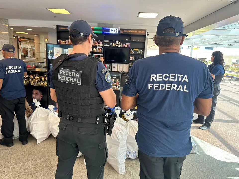 Foco principal da fiscalização foram roupas, relógios e perfumes