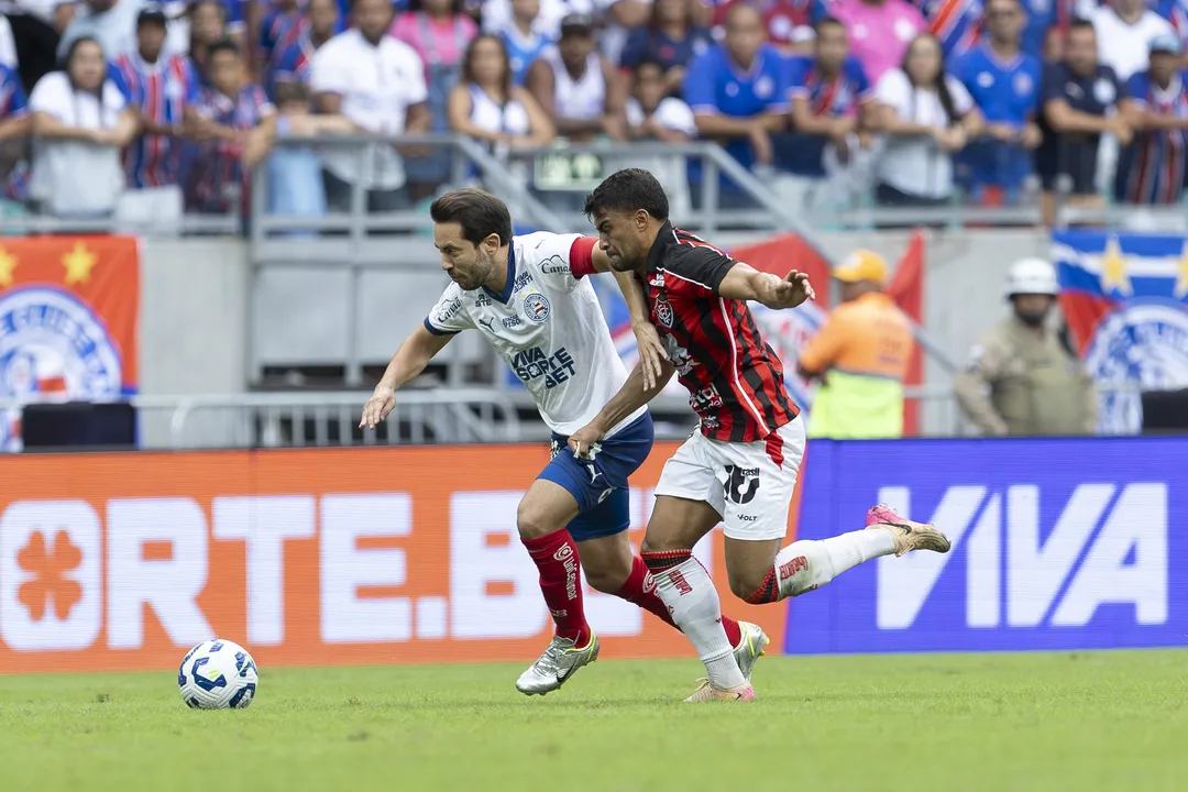 Na 19ª rodada do Brasileirão, Bahia e Vitória tropeçam, mas seguem no G-4 e fora do Z-4 graças aos resultados de adversários diretos.