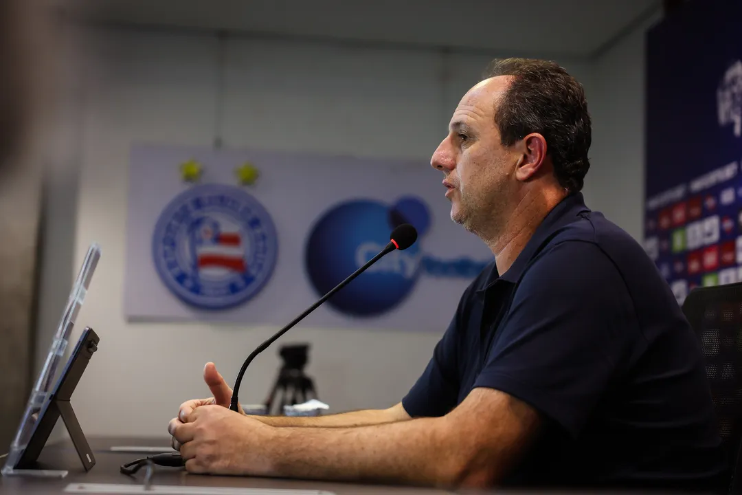 Bahia vence o Atlético-MG na Fonte Nova, chega ao G-4 e iguala melhor início de Brasileirão por pontos corridos. Ceni pede foco e trabalho diário.