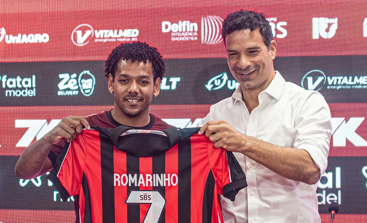 Romarinho foi apresentado oficicalmente no Vitória