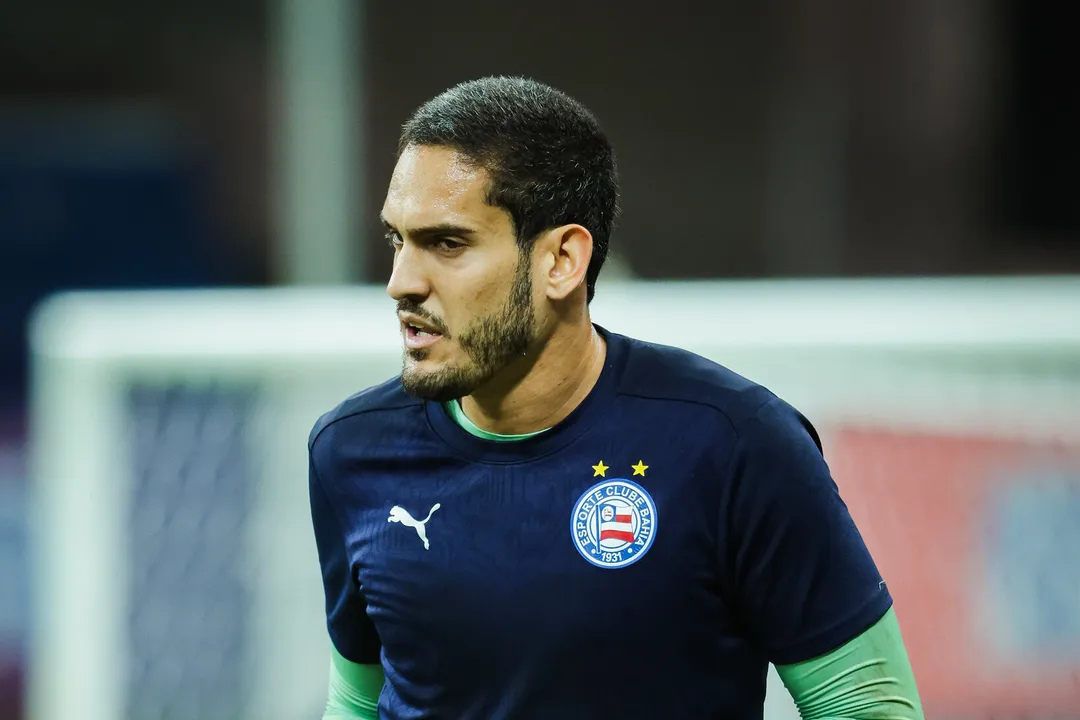 Ronaldo vive boa fase no Bahia e garante que a chegada de João Paulo não influenciou suas atuações. Goleiro é elogiado por Rogério Ceni.