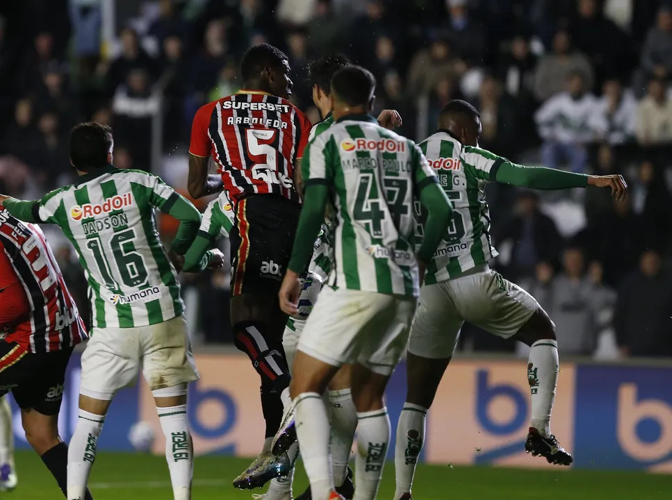 São Paulo vence Juventude por 1 a 0 com gol de Luciano, conquista primeira vitória fora de casa no Brasileirão e afunda próximo adversário do Bahia no Z-4.