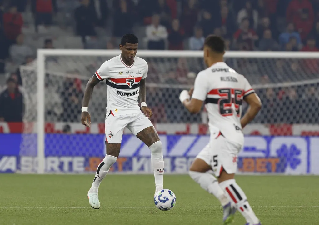 Arboleda sofreu uma lesão muscular na derrota e eliminação para o Athletico