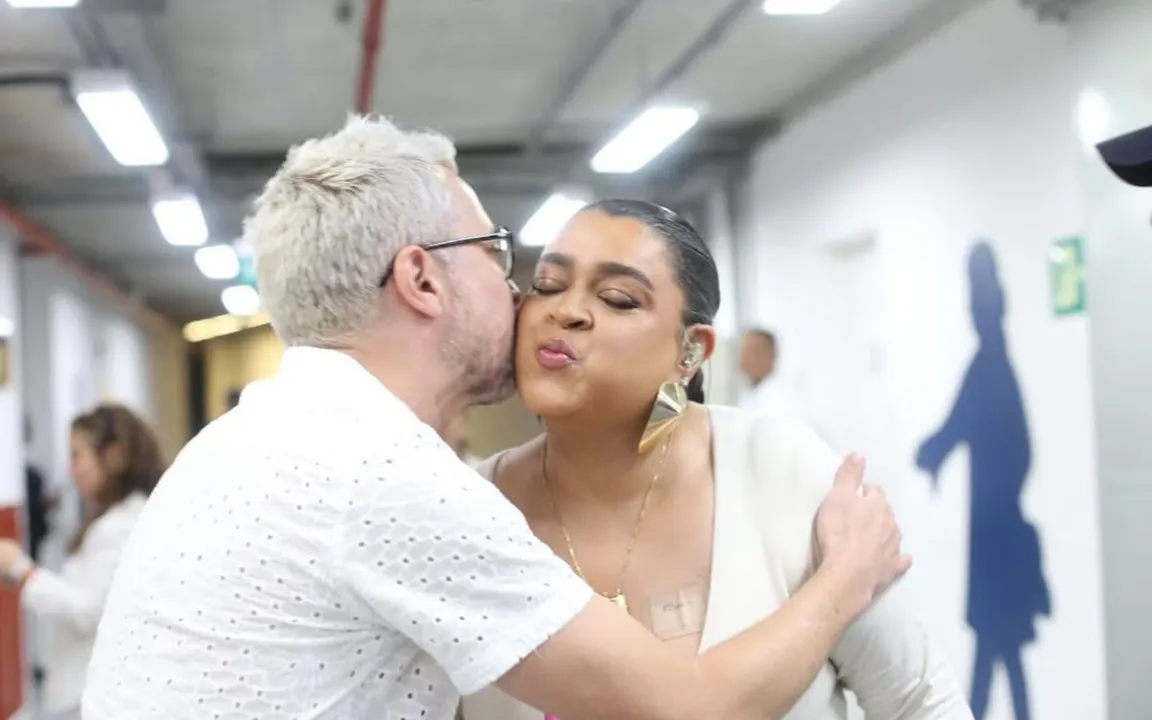 O Secretário é amigo da família Gil