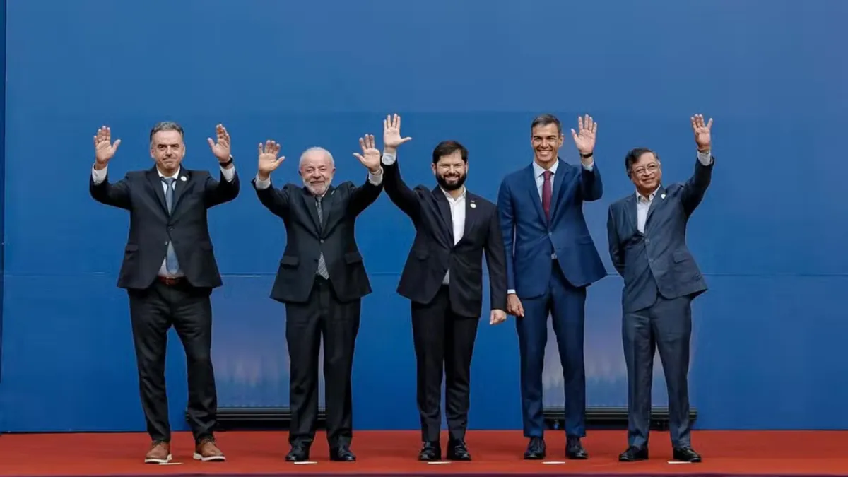 Lula durante a cúpula sobre a democracia, no Chile