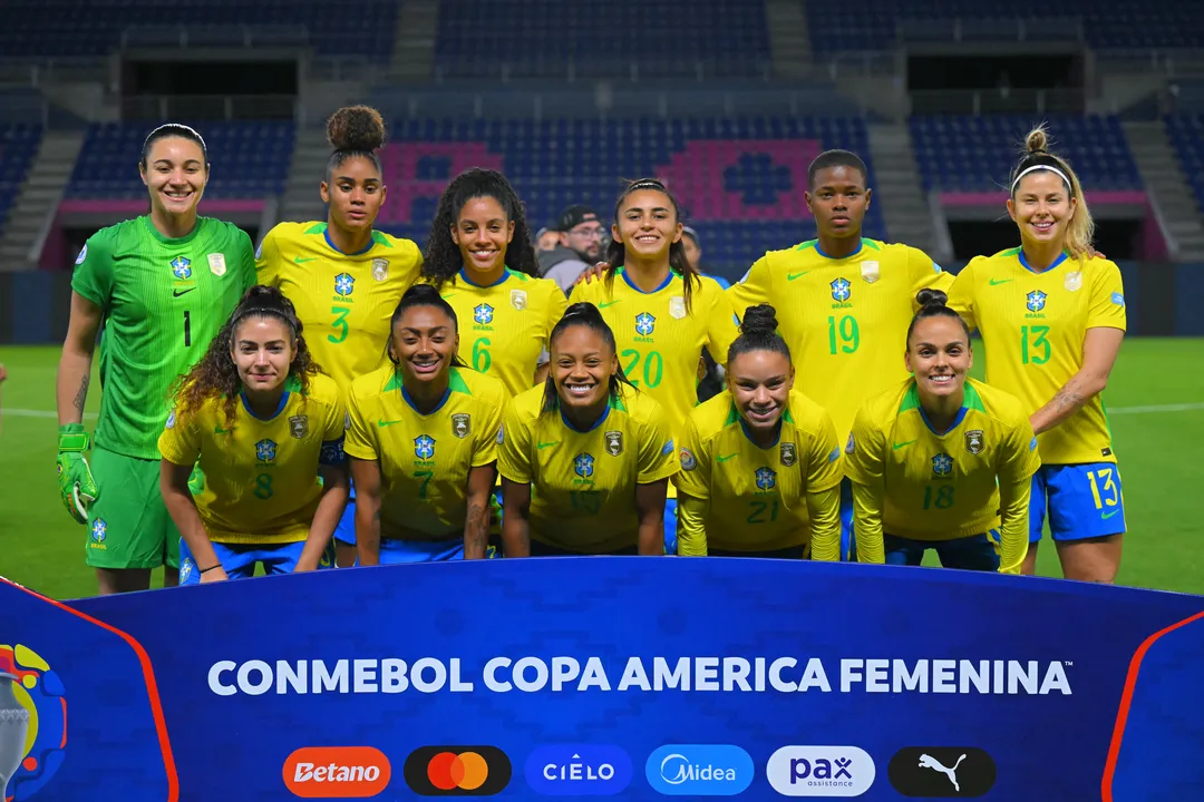 As semifinais da Copa América Feminina 2025 estão definidas. Argentina encara a Colômbia e Brasil enfrenta o Uruguai em duelos decisivos em Quito.