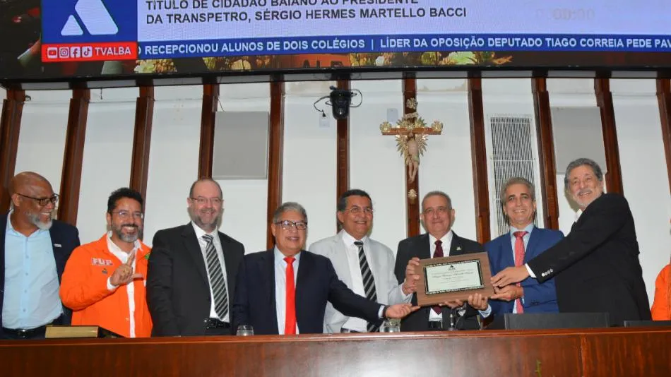 Sérgio Bacci recebe título de cidadão baiano por contribuições à logística de petróleo