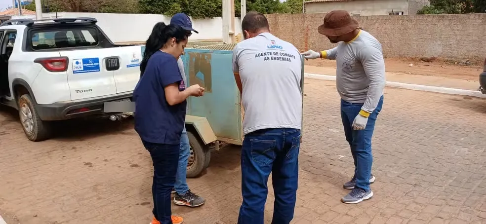 écnicos coletaram amostras de ração e pedaços de carne envenenados