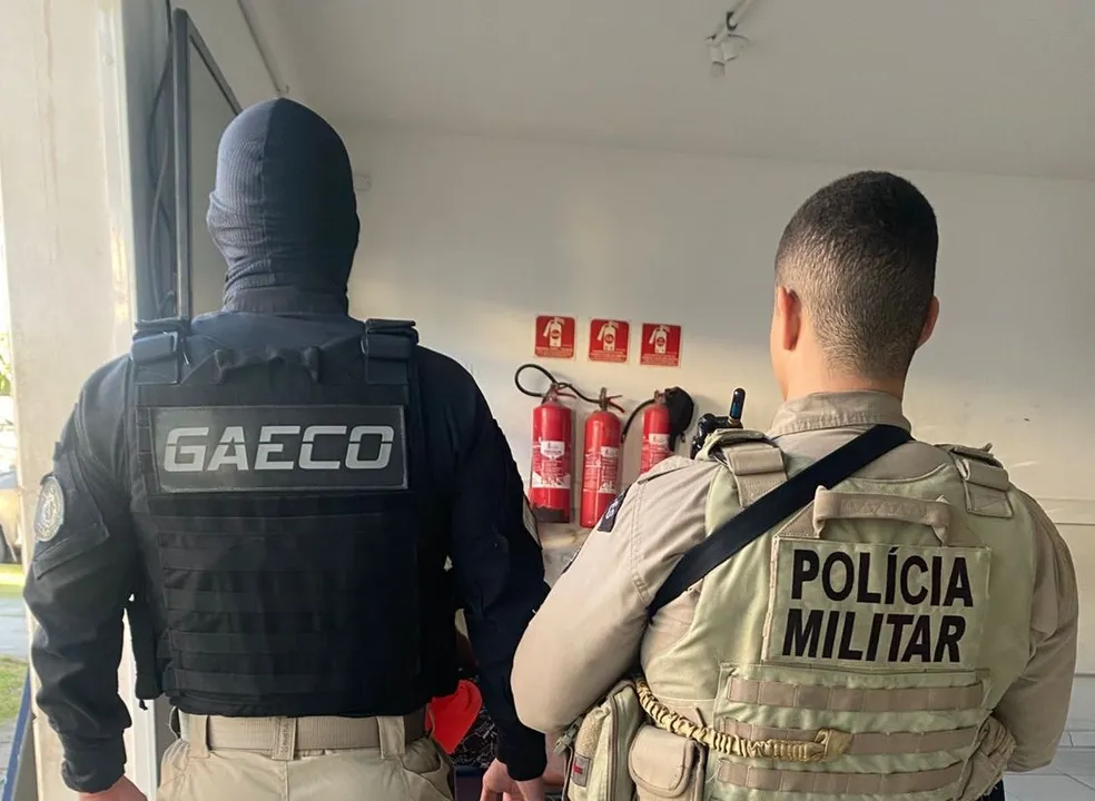 Cerca de R$ 25 mil, além de aparelhos celulares, foram apreendidos com os criminosos no ES