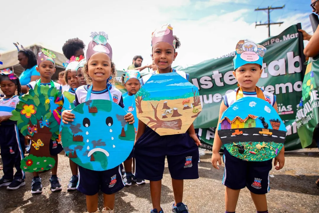 Estudantes da rede municipal em desfile cívico