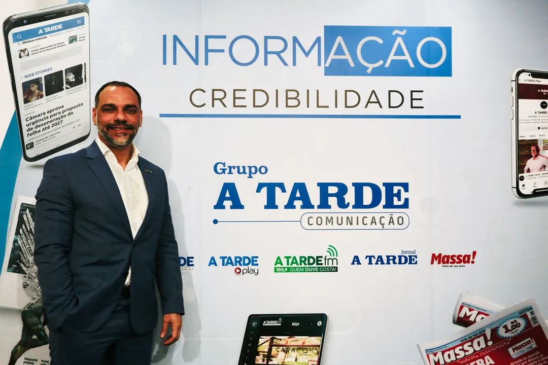 Secretário Augusto Vasconcelos durante visita ao Grupo A TARDE