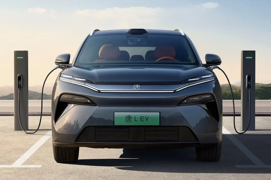 A Super e-Platfom estreou nas novas gerações dos modelos Han e Tan