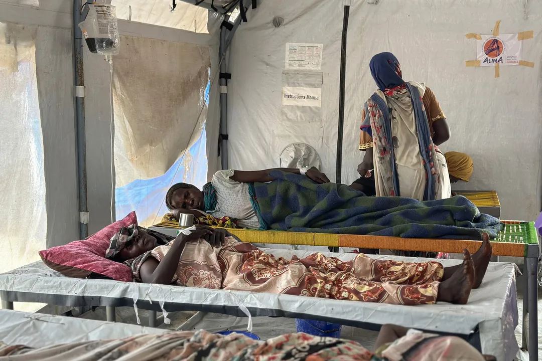 Pacientes com coléra são atendidos em hospitais de campanha